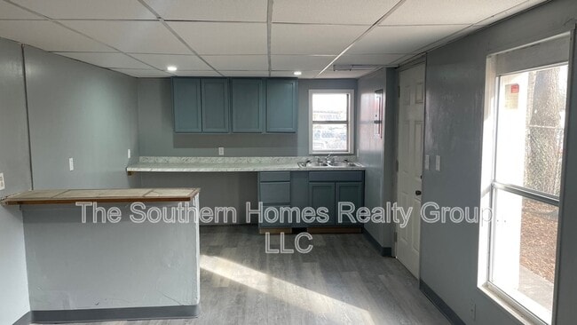 Photo - 303 S Oak St
