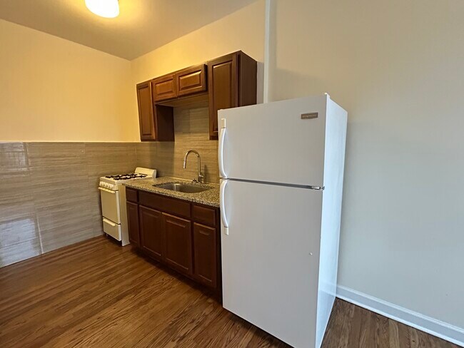 Building Photo - 2712 N Milwaukee Ave Rental
