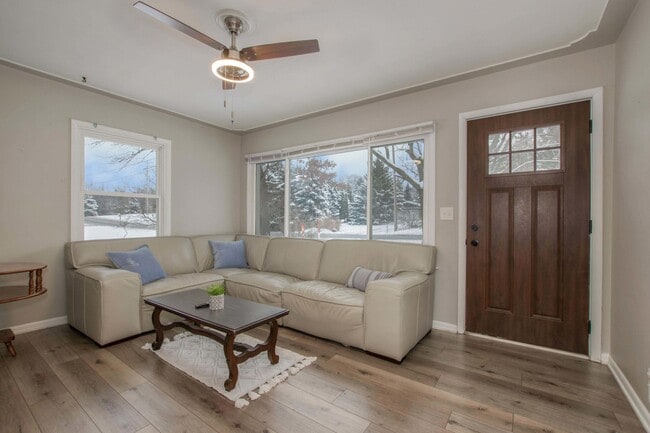 Photo - 1565 Spaulding Ave SE