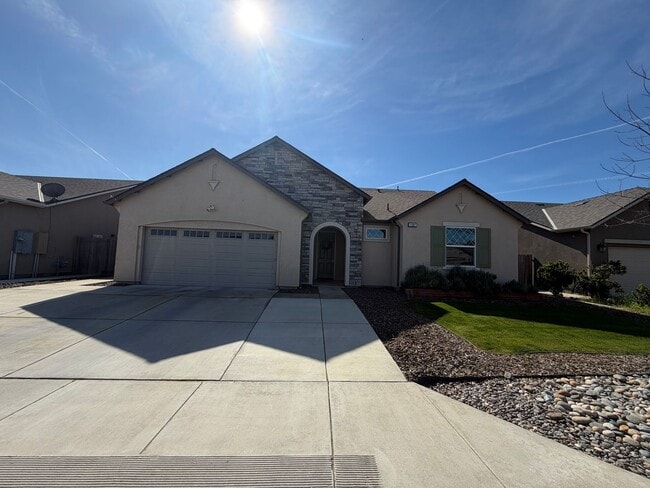 Photo - Adorable 3 Bedroom, 2 Bathroom Home in a Quiet North Hanford Neighborhood
