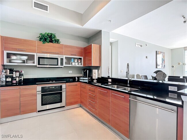 Photo - 3000 Oasis Grand Blvd