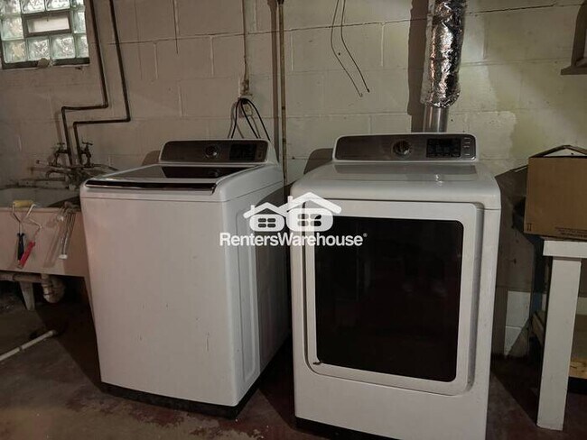 Photo - Available now - Beautifully Updated 4 Bedr...