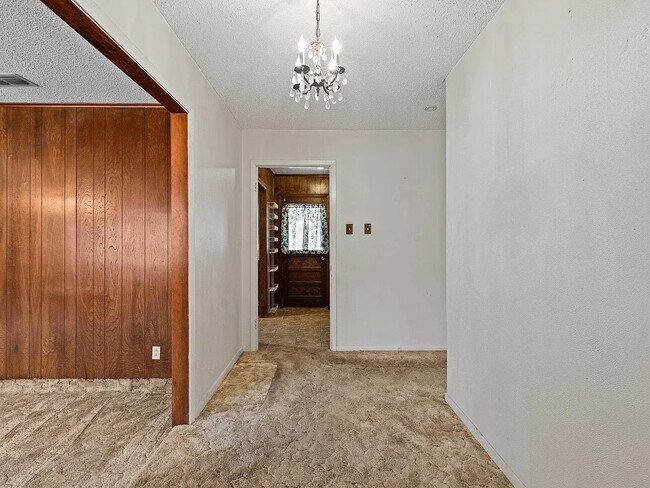 Photo - 2600 Redbud St