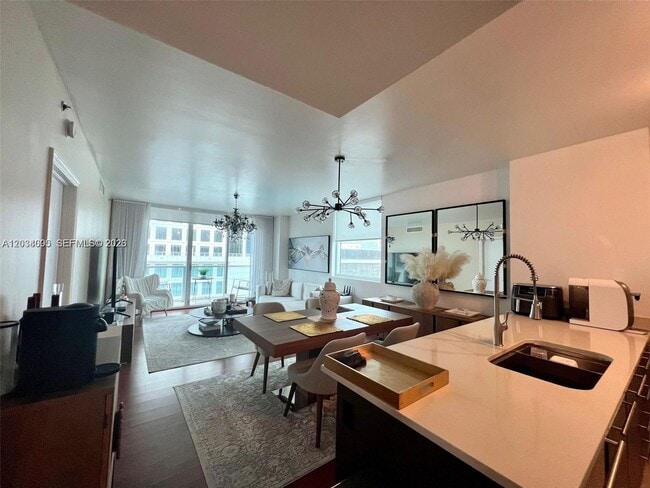 Photo - 500 Brickell Ave Unidad 1410
