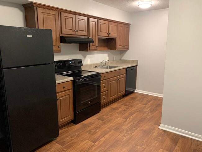 Knowles Pointe Apartments - Knowles Pointe Apartments