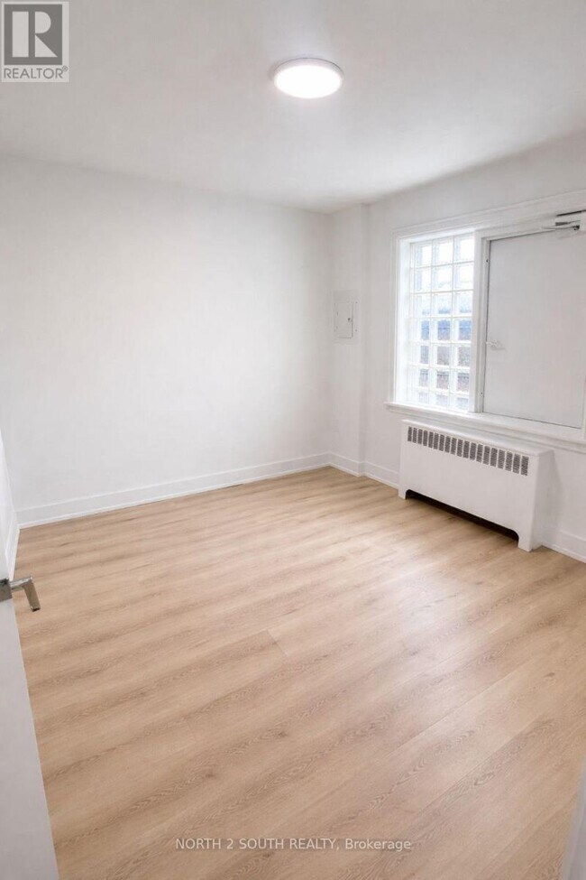 Photo - 1024 King St E Unité 3