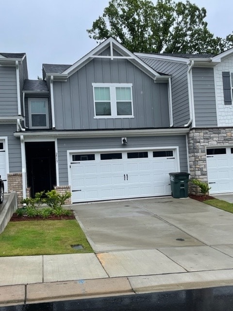 Almost new town home available now! - Almost new town home available now!