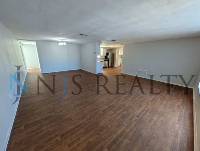 Photo - 3/2/1 1508 Sq. Ft. LARGE Corner Lot home: Updated Kitchen & Baths, NEW paint, NEW floors, Fenced ...