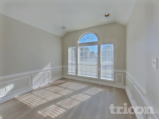 Photo - 807 Water View