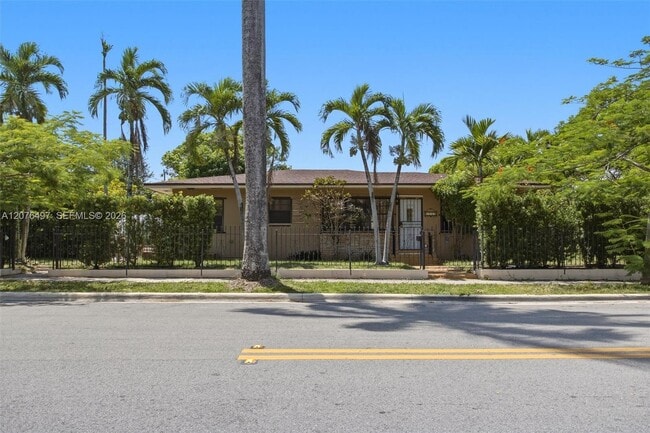 Building Photo - 1200 SW 18th Ave