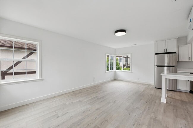 Photo - Newly Renovated Top Floor 1-Bedroom in Downtown North (Palo Alto) Unidad Everett 558-B