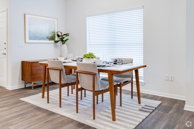 3HAB, 2BA - 1.370SF - Renaissance at North Bend