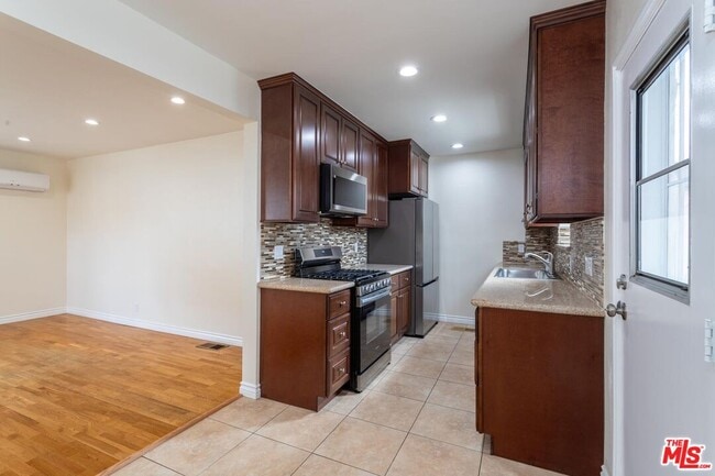 Photo - 200 W Palmer Ave Unit B