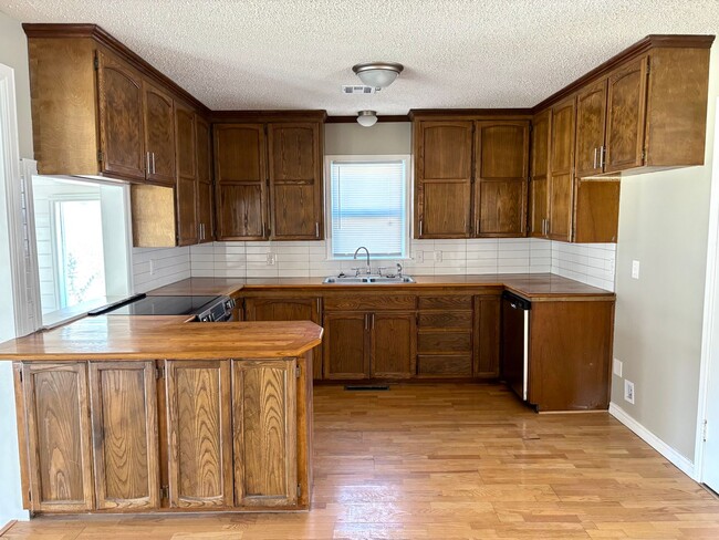 Photo - Cozy Broken Arrow Home