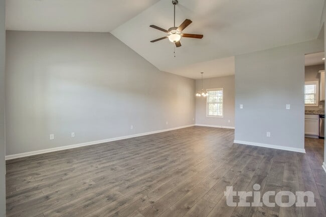 Photo - 718 W Coker Way