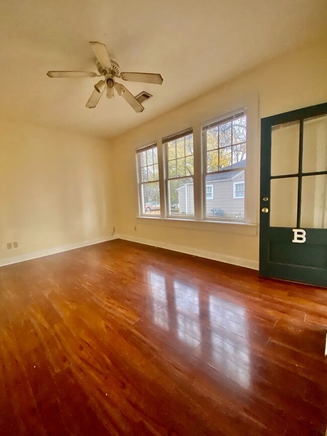 Photo - 326 N Madison St Unidad B