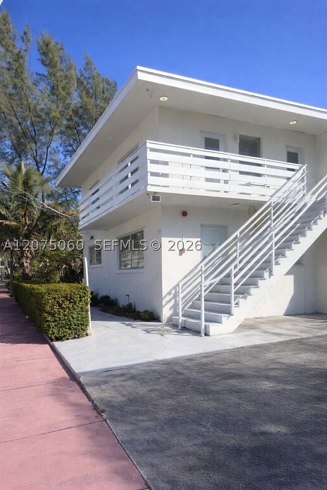 Building Photo - 7725 Carlyle Ave Unit 2