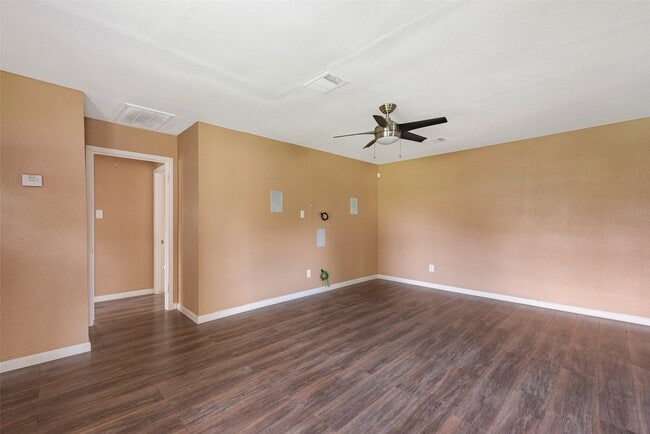 Photo - 202 Norview Dr