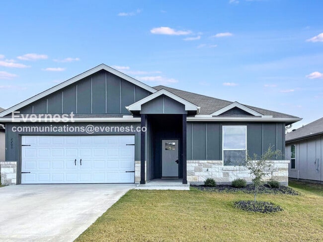 Building Photo - 2203 Hornbeam St