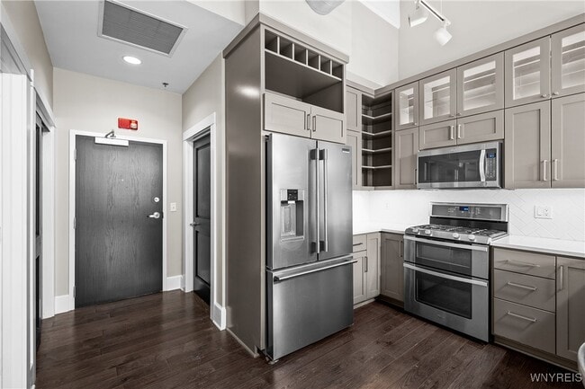 Photo - 210 Ellicott St