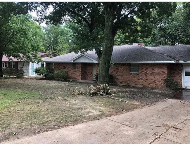 Building Photo - 2111 Scripture St