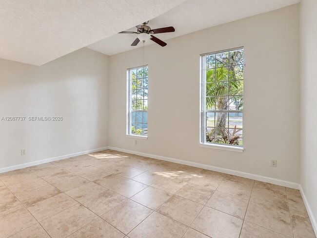 Building Photo - 1275 Crystal Way Unit E