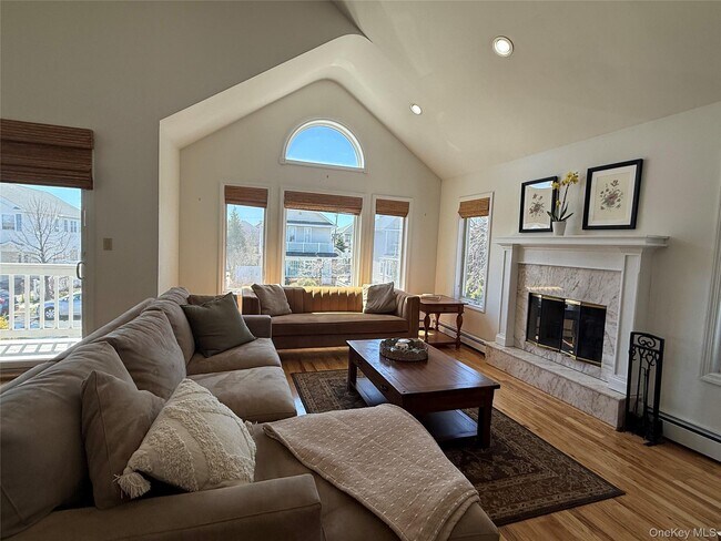 Photo - 227 W Pine St