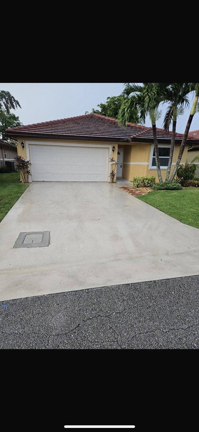 Building Photo - 12235 Brisbane Ln Rental