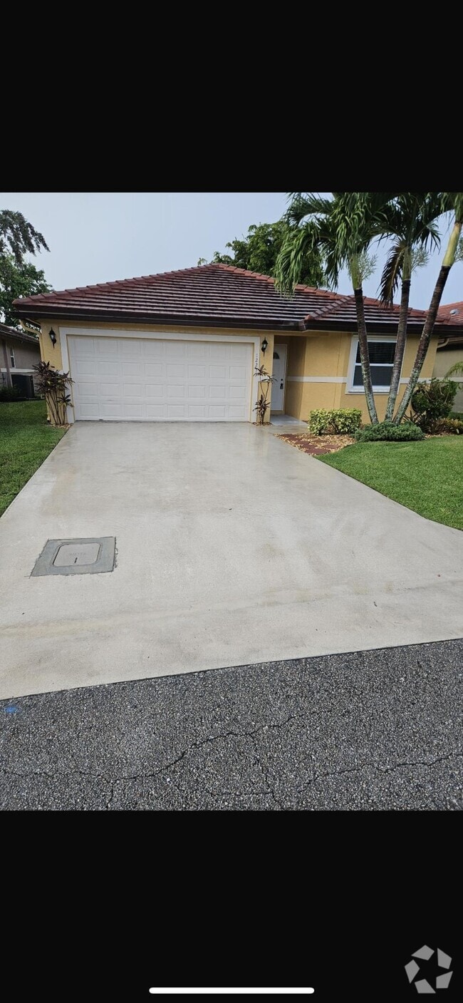 Building Photo - 12235 Brisbane Ln Rental