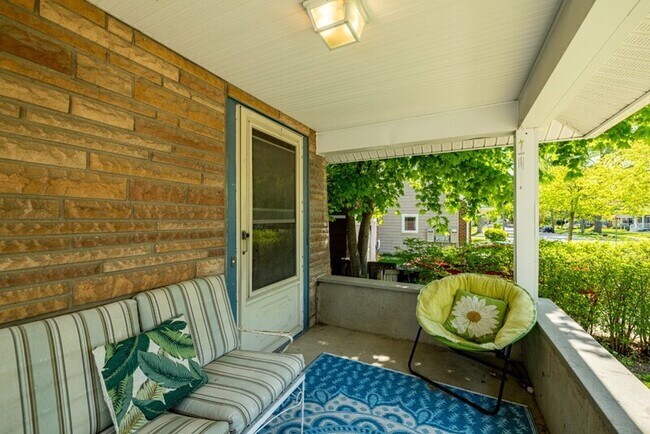 Photo - 711 Granger Ave
