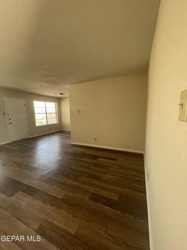 Photo - 3409 E Glen Dr