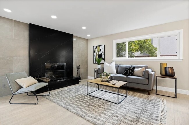 Photo - 875 Brittany Ln