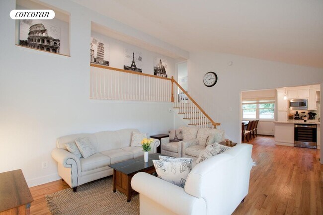 Photo - 96 Wainscott NW Rd