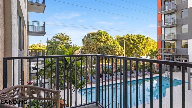 3830 NW 11th St Unit 1-206
