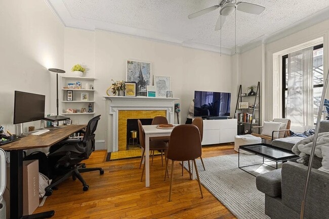 Photo - 139 W 80th St Unidad 3A