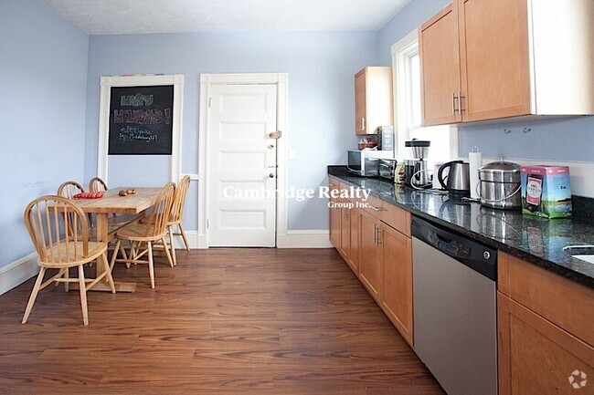 Building Photo - 3 Kinnaird St Unit 1T Rental
