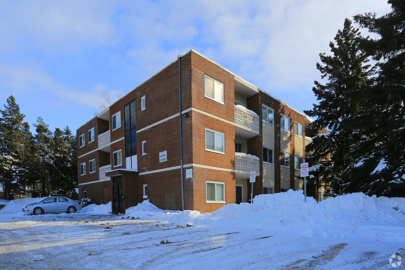 Primary Photo - 20 Country Hill Dr