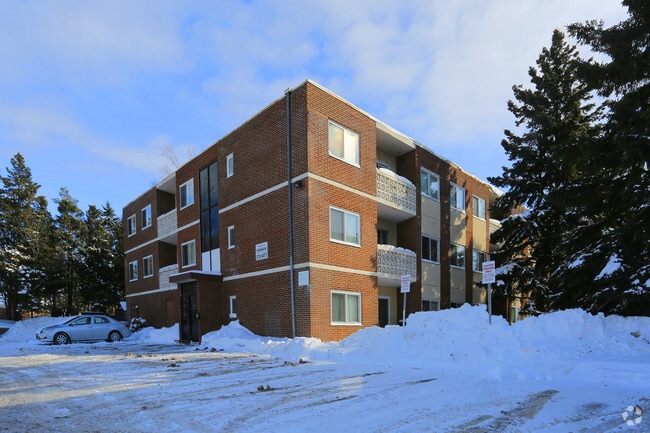 Building Photo - 20 Country Hill Dr