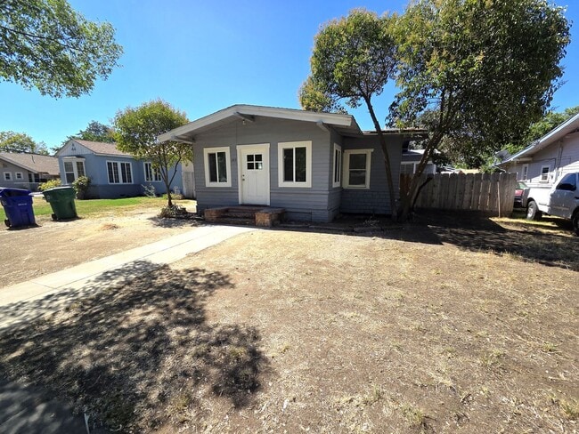 Building Photo - Immaculate 4 Bedroom 2 Bath Home
