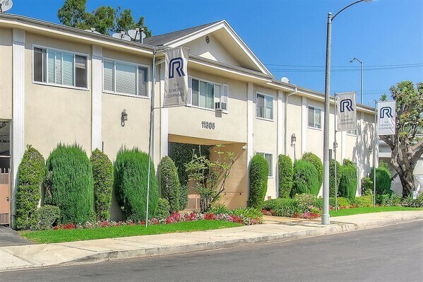Photo - 11305 Graham Pl Apartments