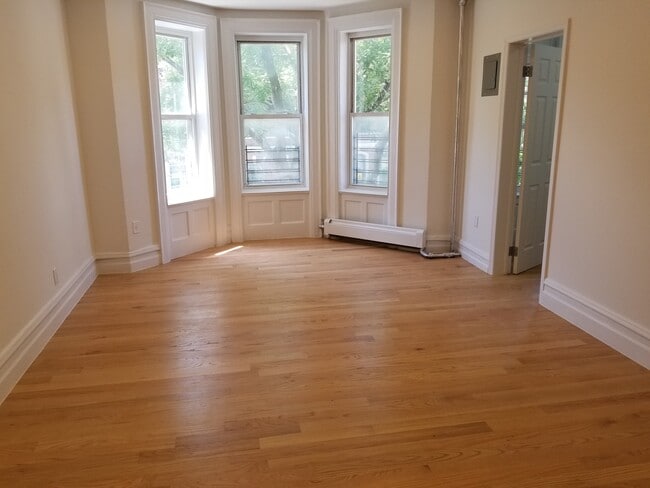 Building Photo - 1044 Faile St Unit 2 Rental