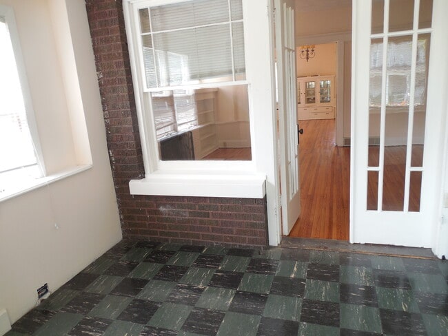 Photo - 624 N Court St