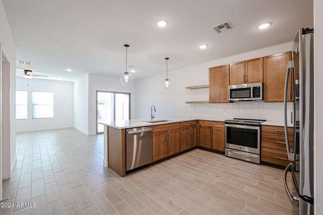 7931 W Frier Dr