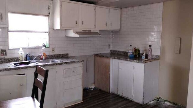 Photo - For sale ONLY** 1995 Fleetwood mobile home...