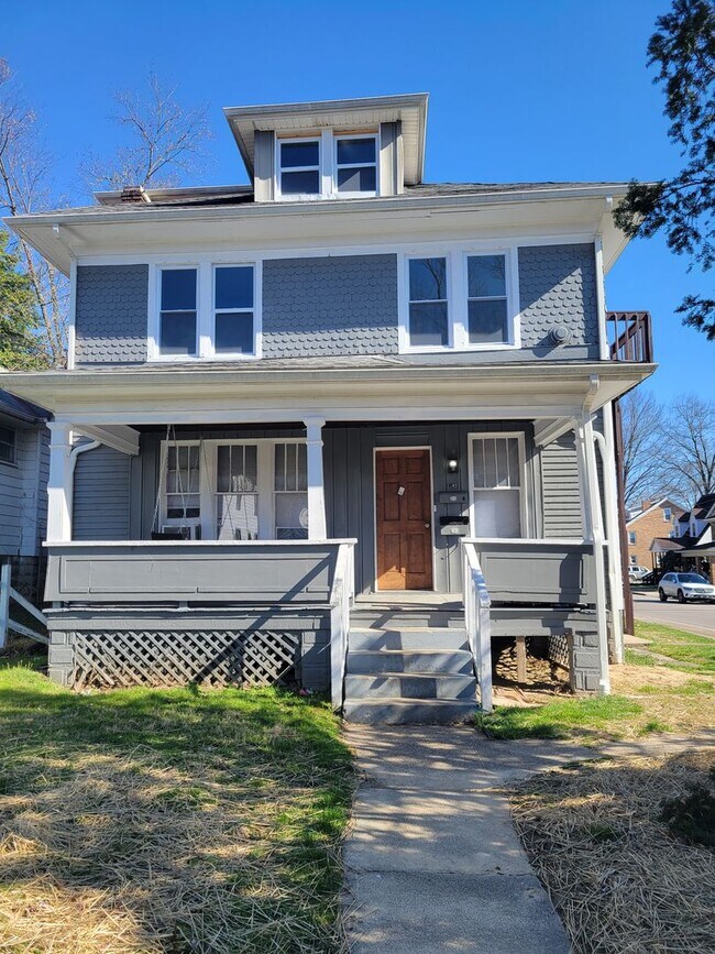 Building Photo - 2502 Oak St Unit Apt. 3