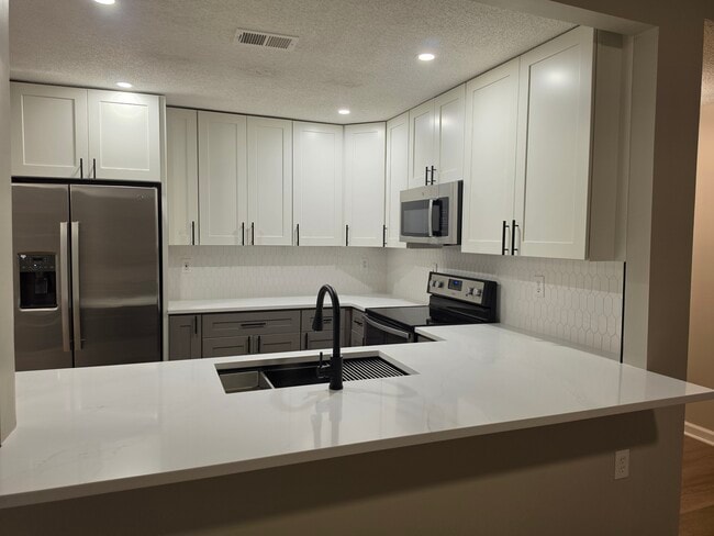 Photo - 140 Halo Trce