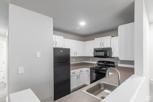 3BR, 1.5BA - 1050SF - Kitchen