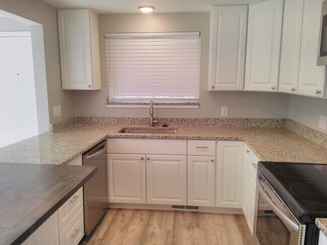 Photo - 839 Fairmont Cir Unit Apt 2