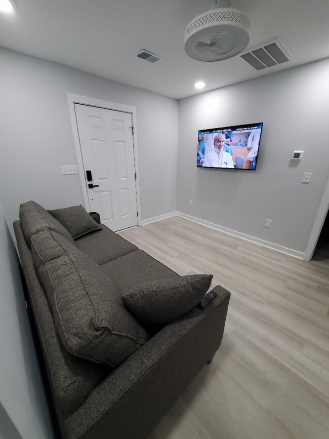 Photo - 294 Quick St