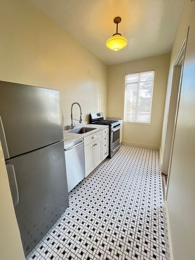 Photo - 465 Bellevue Ave Unit 02